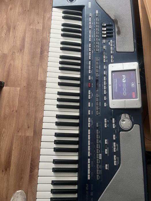 Клавир KORG PA 800 с стойка и калъф
