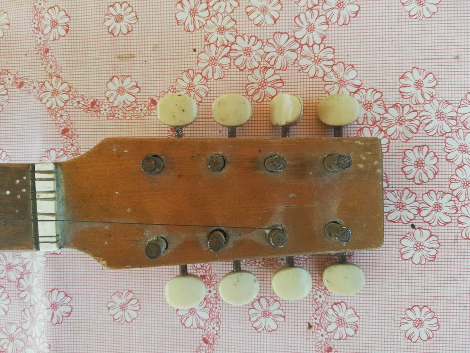 стара мандолина и лък музикален инструмент