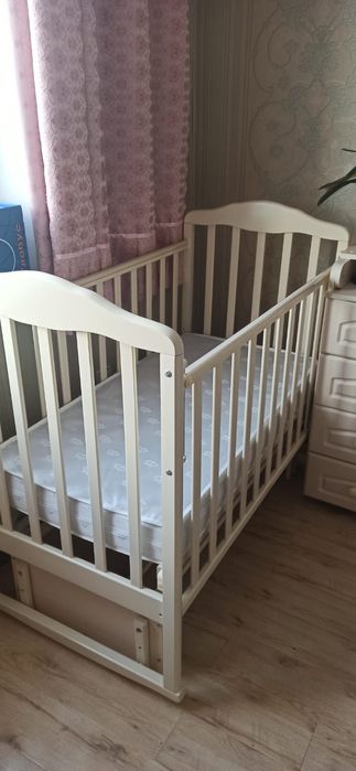 Манеж детский  с маятником