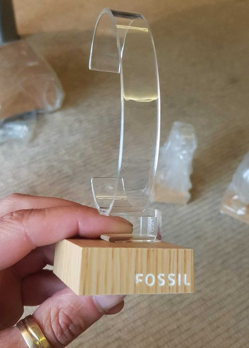 Стойки за часовници на Адидас и Fossil,new