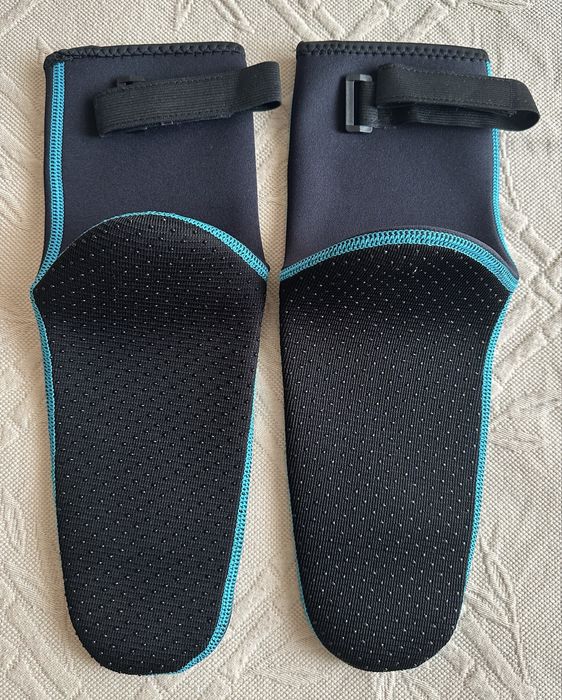 Продаются новые плавательные, водонепроницаемые носки