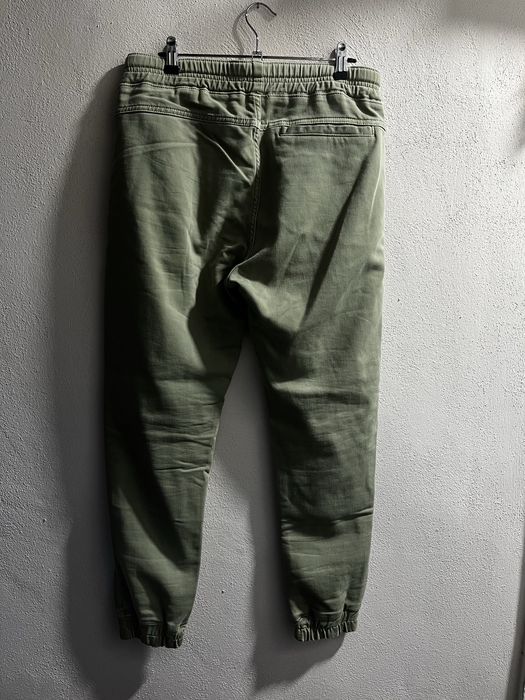Pantaloni zara