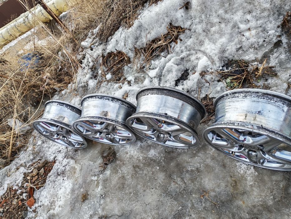 Продам литые диски на 16