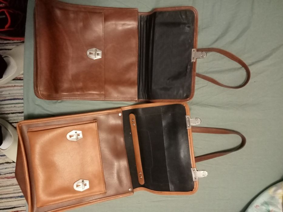 Geanta ,ghiozdan, școala ,vechi Romanesc,perioada comunista,stare buna