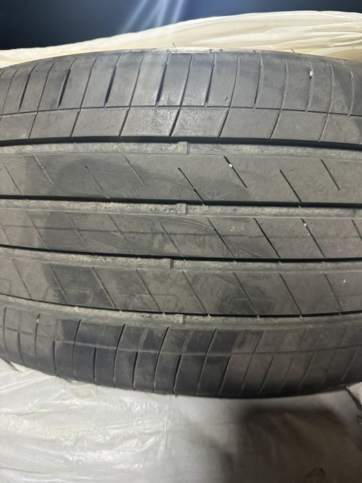 Good Year 255/40/21