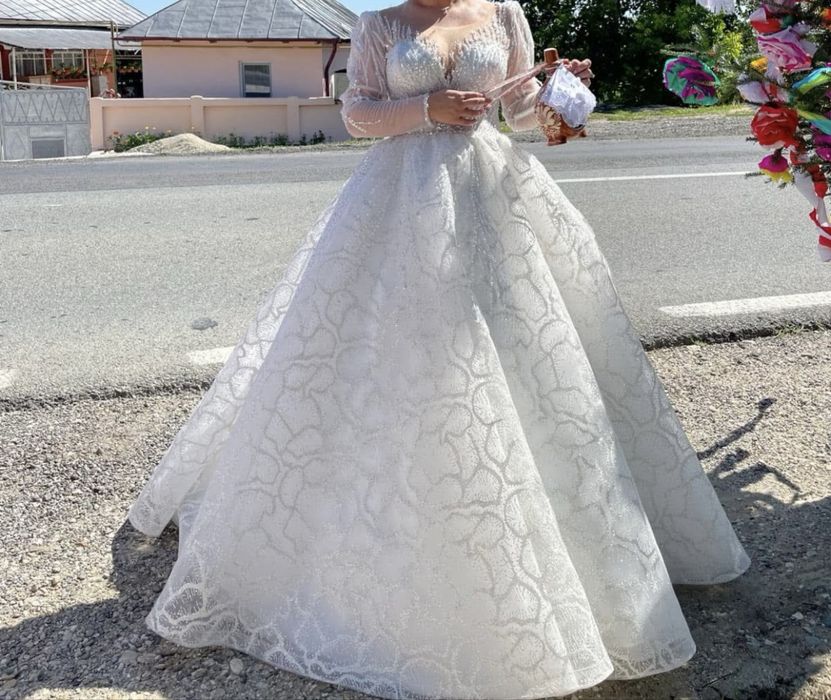 Rochie de mireasa , stil printesa
