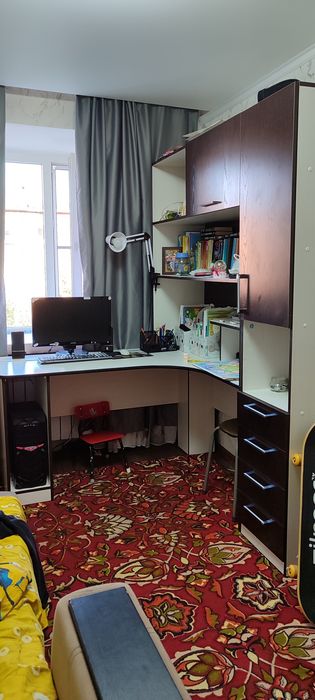 Продам стол-шкаф