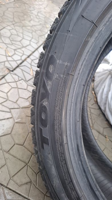 Продам шины зимние 235/45/18