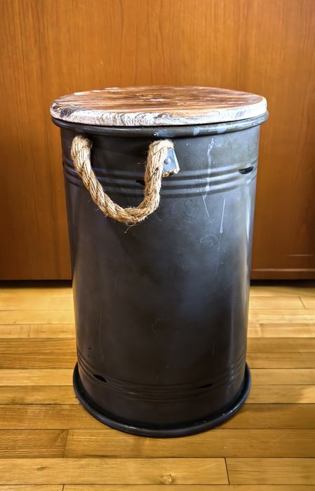 Mobilier multifuncțional cu design industrial vintage