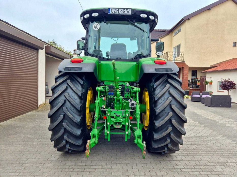 John Deere 8260R
