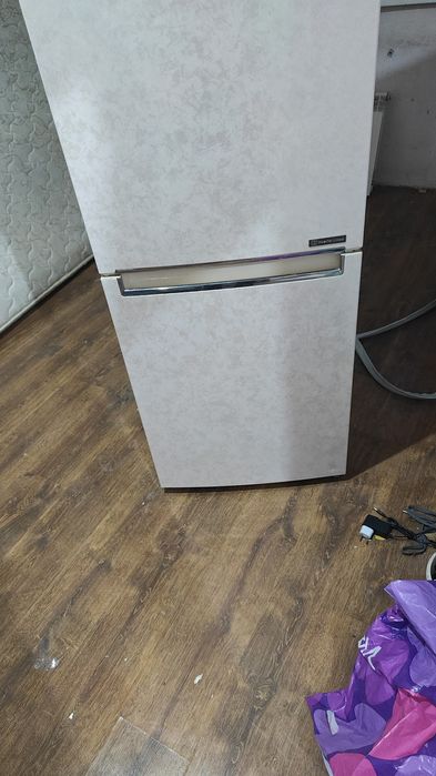 LG холодильник продам
