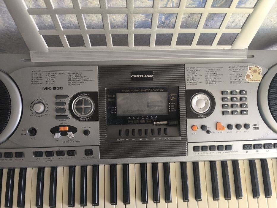 Продам синтезатор Cortland mk-935