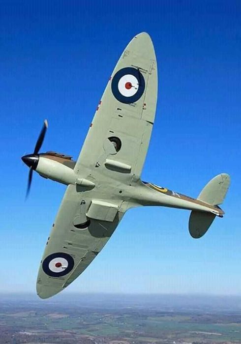 модель конструктор самолета Spitfire 1/72 NOVO наглядное пособие