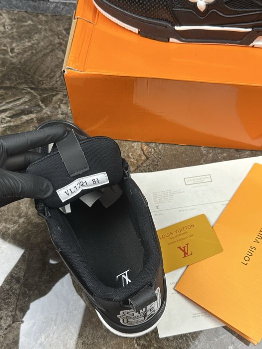 Louis Vuitton Skate Black  - cutie si accesoriile incluse