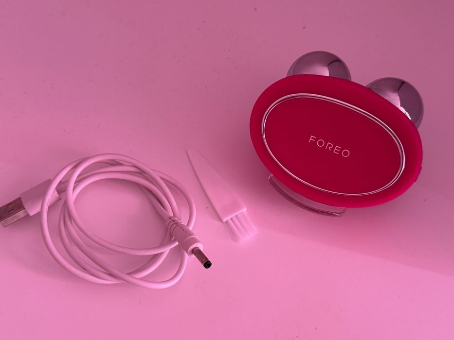 FOREO BEAR – Микротоков уред за стягане и тонизиране на лицето