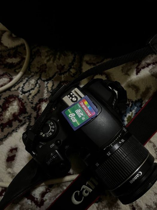 Canon D700 fataparat 8Gb fleshkasi bor