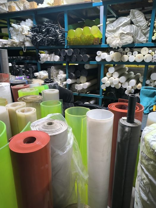 Шланги силиконовые и листы уплотнитель.