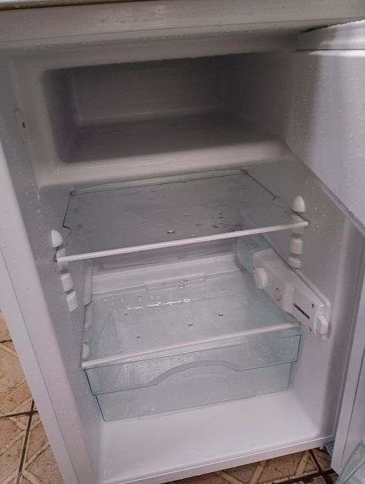 Като нов малък хладилник с вътрешна камера Liebherr  с две години гаранция!