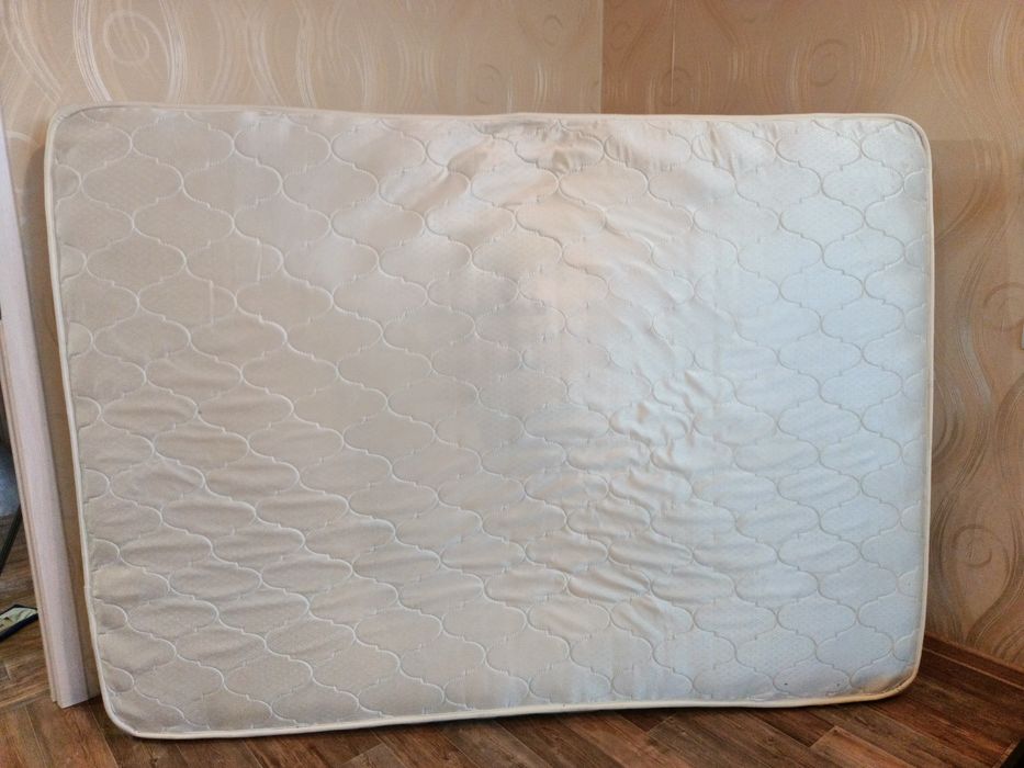 Отдам матрас двухспальный