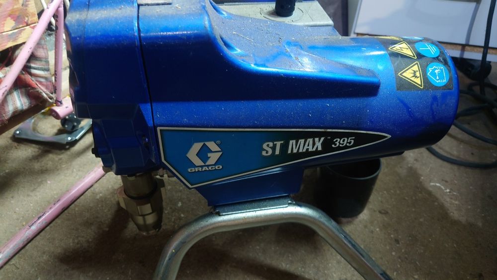 Продавам машина  за боядисване Graco St max 395