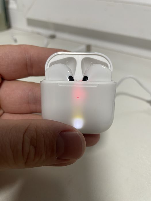 Airpods китай (левый плохо конектиться)