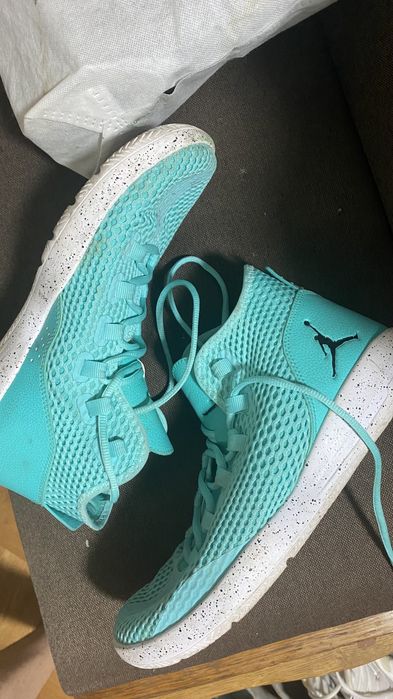 Jordan Reveal Hyper Turquoise 42.2