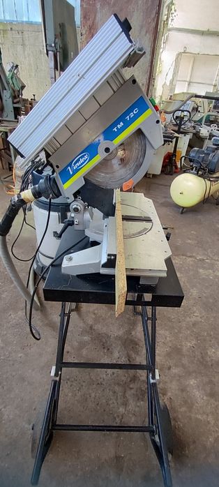 пендула със стойка и прахосмукачка