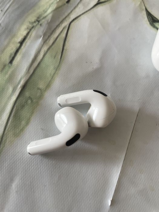 Airpods 4, все в оригинале.