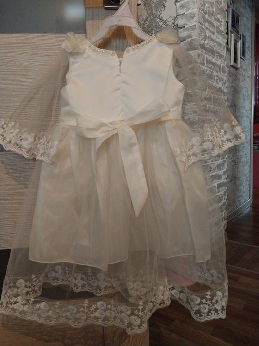 Продам платье на годик.