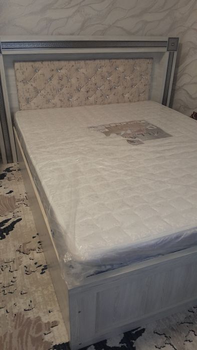 Ётокхона мебели сотилади.Дивани 170га 220.2та тумбичкаси  тримоси бор.