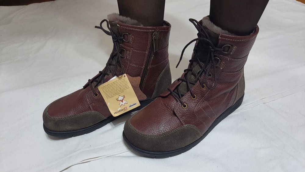 Ghete trendy, piele naturala, de la HELVESKO marimea 41