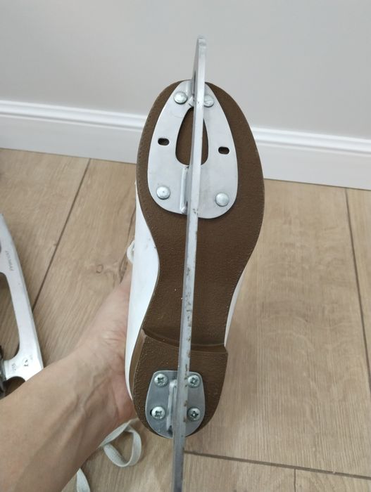 Коньки для фигурного катания botas