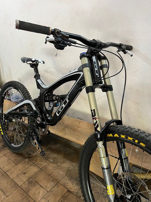 Bicicleta full suspension GT FURY