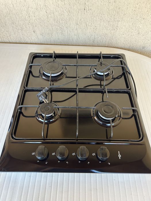 Plită de gatit pe gaz cu aprindere electrică