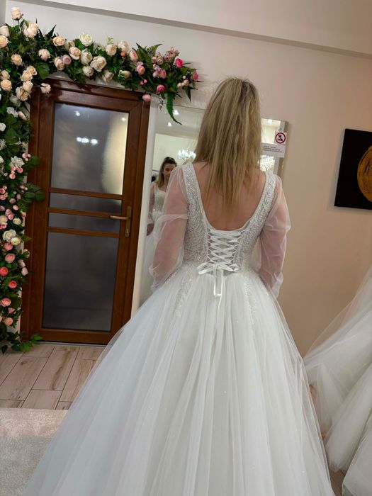 Rochie mireasa model 2026