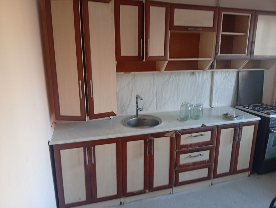 Кухонный гарнитур продам срочно