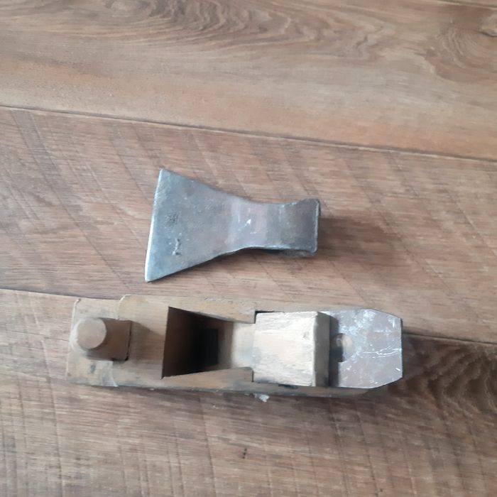 Продам рубанок и топор за 2000 тенге