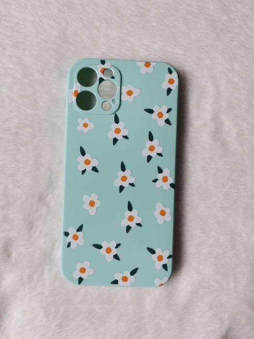 Vând diverse huse și folii