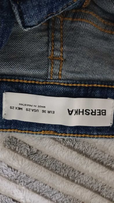 Blugi Bershka eur 36