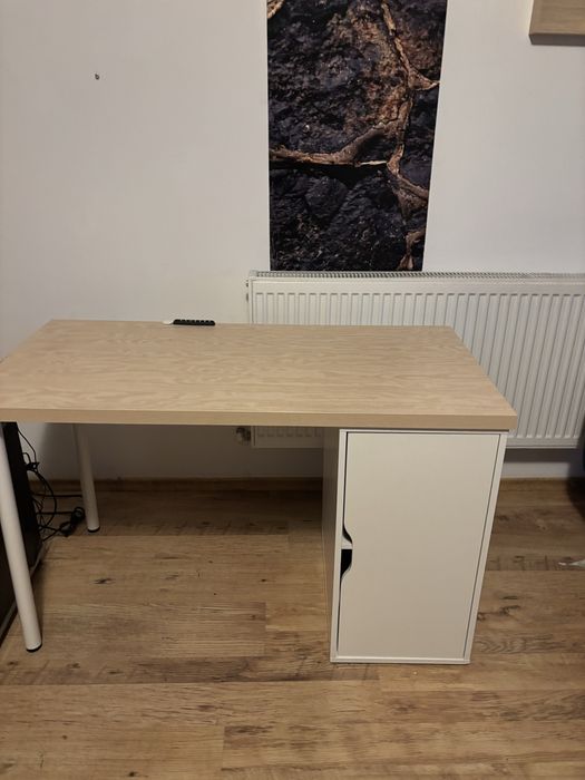 Vand birou alb ikea cu rafturi