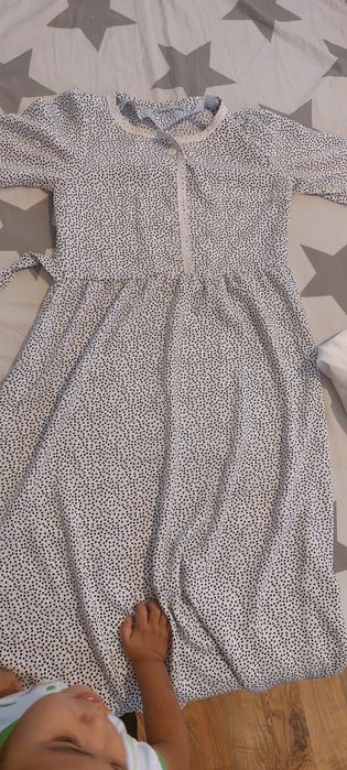 Киімдер сатылады