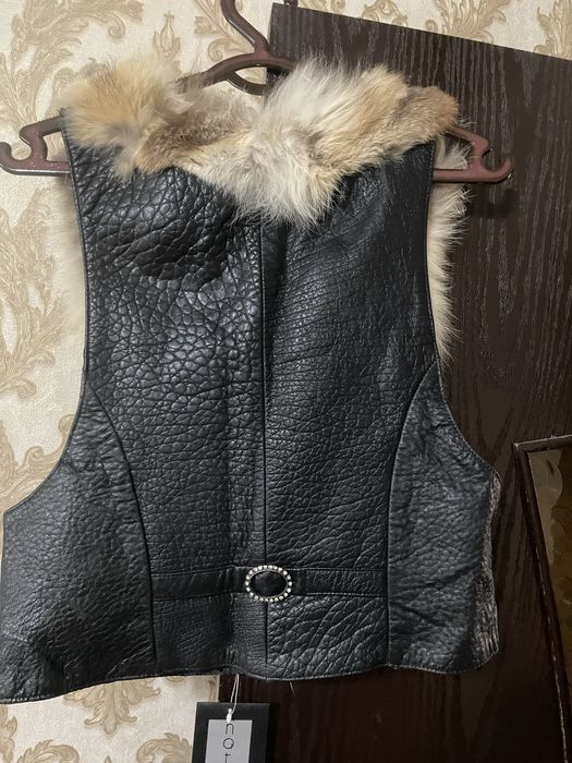 Жилетки разные в отличном состоянии