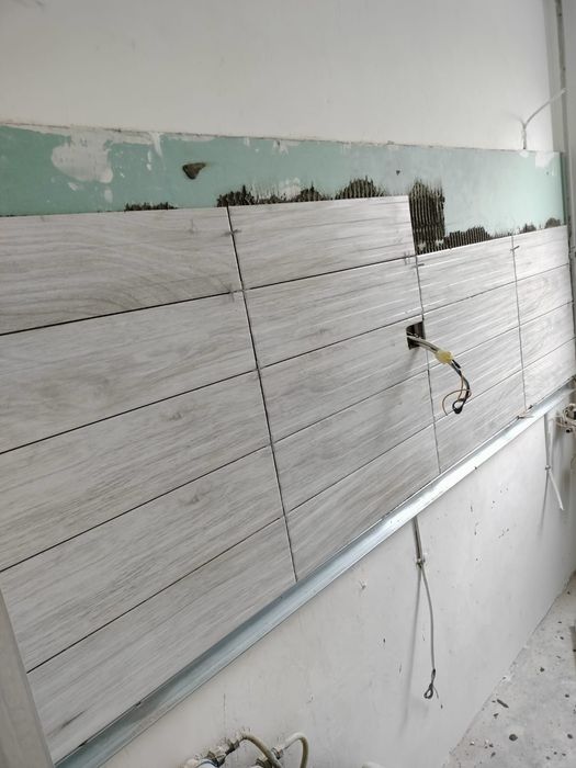 Zugrav, faianțar, parchetar, instalator, electrician.