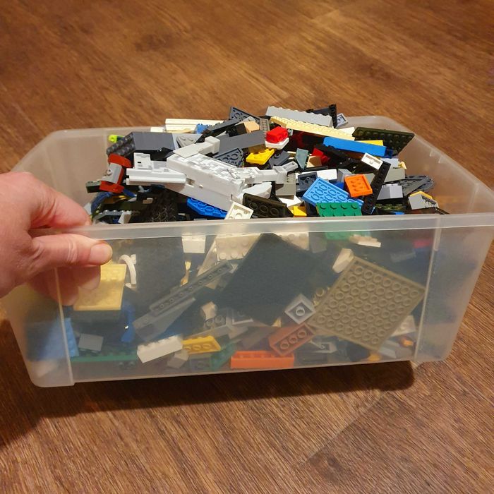 2 килограмма конструктора.