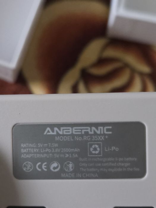 Consola Anbernic RG35XX (2024) – Custom OS (muOS) + Pachet complet de jocuri