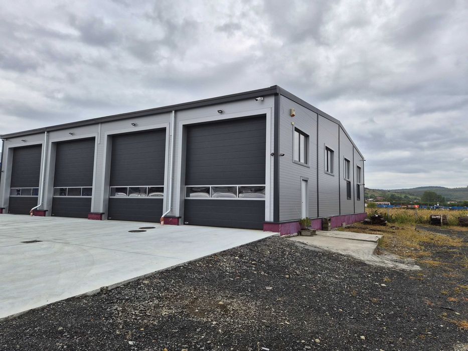 Hala industriala de inchiriat 400mp + 100mp birouri zona Horbach