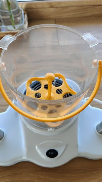 Aparat pentru preparate hot dog