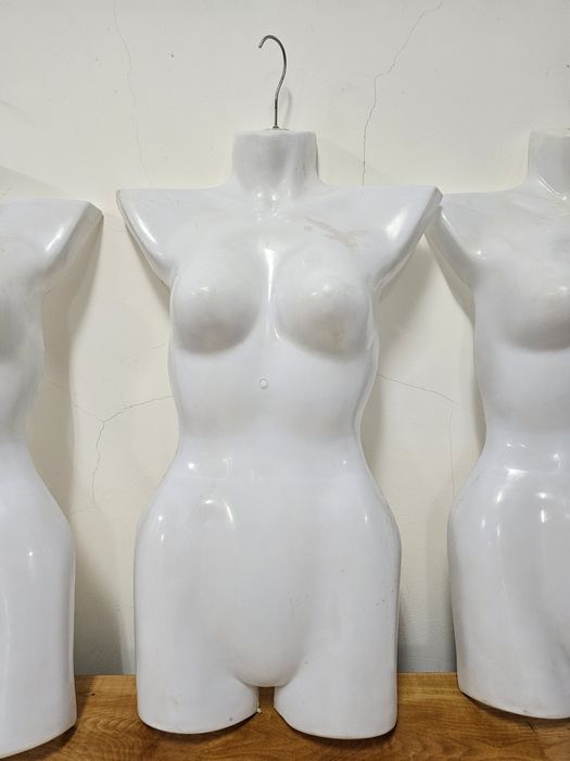 Манекены вешалки женские