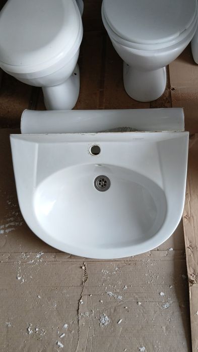 Б/у раковины с пьедесталоми  и квадратные раковины ,пьедесталы