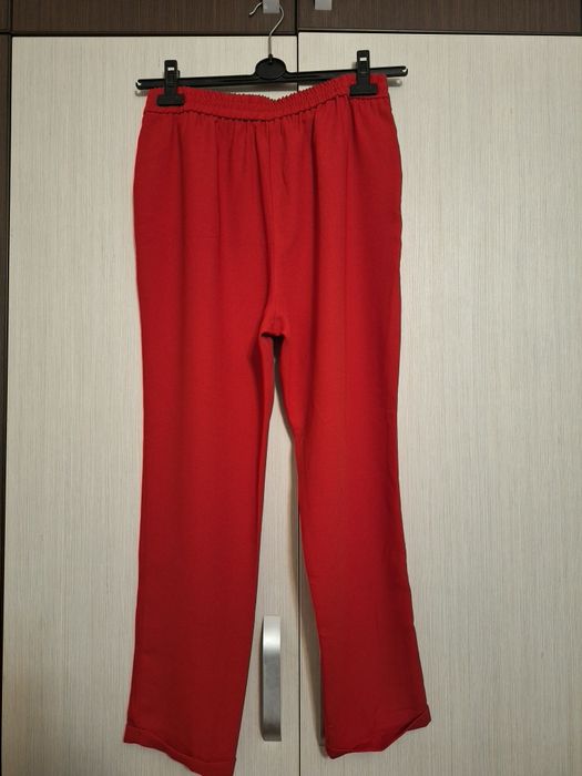 Pantaloni drepți roșii